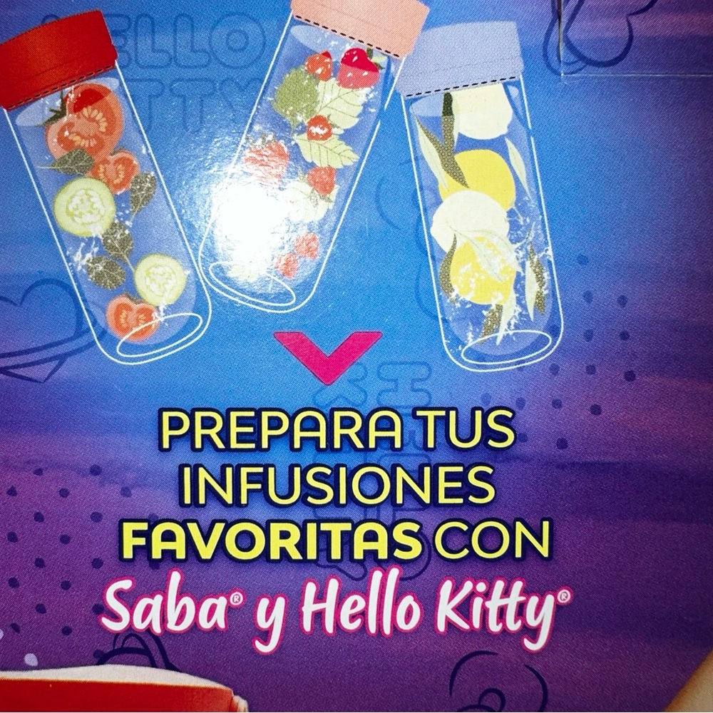 🌸Hello Kitty x Saba overnight ultra thin pads with/ fruit infuser water bottle - Picture 2 of 5